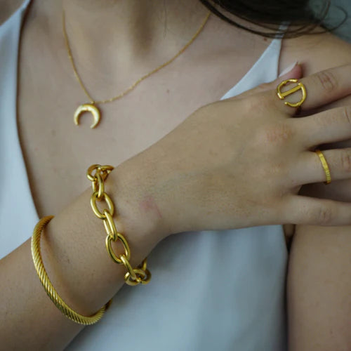 How to Pair Fashion Bracelets with Other Jewelry